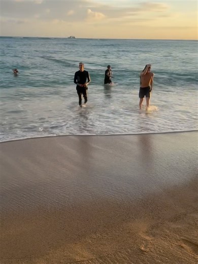 Etty Lau Farrell on Instagram: "We do travel for fun❣️ A week in Waikiki and best of all, a few of my friends happened to be there. 🏖️ Perry has worked really hard this past to rest and recuperate his body, and built himself back up, strong enough to once again paddle out and Surf with our baby Izzadorable. (A childhood nickname that will stick with him forever). A much-needed and treasured end of summer holiday.. thankful and happy. Kindness, gratitude, positivity, focus, and love. 🌊 The rest