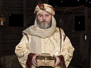 Se «Side om Side julespesial» sammen med skuespillerne 🎅 Delta i konkurranse her: https://www.nrk.no/informasjon/konkurranse_-side-om-sides-julespesial-1.14799906 | NRK