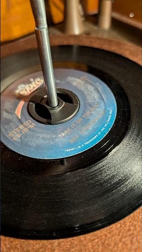 REO SPEEDWAGON "TAKE OT ON THE RUN"