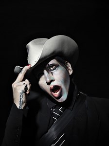 MARILYN MANSON、ニュー・アルバム『WE ARE CHAOS』より「DON'T CHASE THE DEAD」MV公開！俳優のノーマン・リーダスも出演！| 激ロックニュース