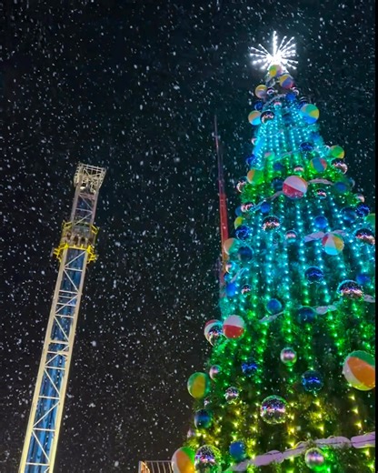 ✨ Merry Christmas from the Santa Cruz Beach Boardwalk! 🎄 UPDATE at 1:20pm: Due to weather, Boardwalk rides and food locations will be closed for the remainder of the day. Arcades, mini golf, and laser tag will remain open as scheduled. 🕹️⛳️🎳 ❄️ Visit bit.ly/Boardwalk-Hours for park hours. | Santa Cruz Beach Boardwalk
