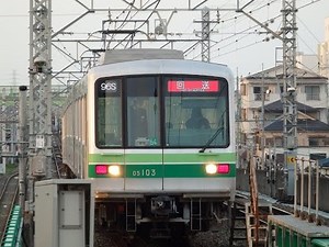 千代田線北綾瀬駅での車両交換 05系同士