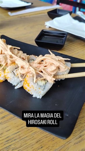 Mira la magia del HIROSAKI Roll, como se tiñe de naranja por el masago. #sushilovers #sushi #viralreels #trendingreels | Oroshi Sushi