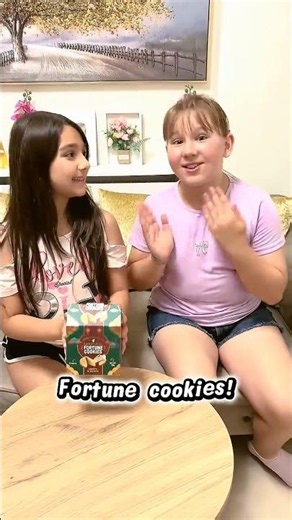 Fortune cookies 🥠 Τι μήνυμα έτυχε η καθεμιά; #andriana #alena