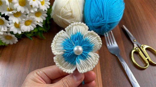 Perfect 💯 You will love how to make a knitted flower on a fork 💯 #knitting #howto #flowers | My Hobby