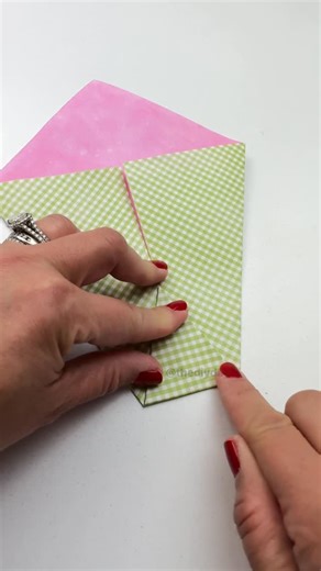 Renee Day on Instagram: "⭐️Comment PAPER for tips on creating this expandable envelope. #papercrafters #craftcommunity #diycrafting #craftfun #stationerylovers #craftoftheday #papercraftingaddict #paperlovers #paperfold #craftidea #happymailideas #makersgonnashare #craftymomma #craftylife #penpalideas #craftaddict #papercraftersofinstagram #crafttherapy #craftofinstagram #craftlovers #easycraft #snailmailideas"