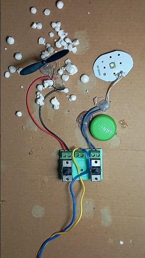 Light bulb with DC motor