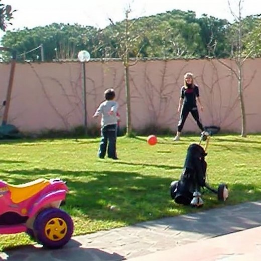 Valerio🐺 on Instagram: "Dentro questo pezzo c’è la parte migliore di me. Tu. Spero che possa piacerti e rendere il giorno del tuo compleanno speciale. Sono passati mesi da quando ho iniziato a scriverlo, e’ stato difficile e ad ogni parola che mettevo nero su bianco rivivevo i nostri ricordi. Il 12 Luglio a mezzanotte uscirà la nostra canzone mamma. ❤️"