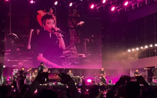 TT《100》 现场大合唱太绝了！！我想要陪在你的周围跟你爱到100岁～