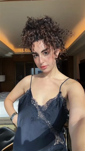 I’m curly girl on Instagram: "Is this hair doing too much?🥵 . . . . #reelsinstagram #explorepage #fyp #trendingreels #viral #hairstyle #ootd"