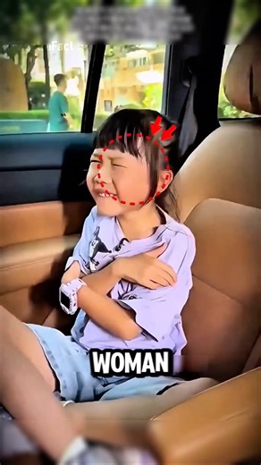 smart little girl exposed a fake pregnant woman 🚨 #shorts