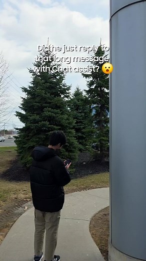 Galaxy AI: Enhancing Text Replies with Chat Assist