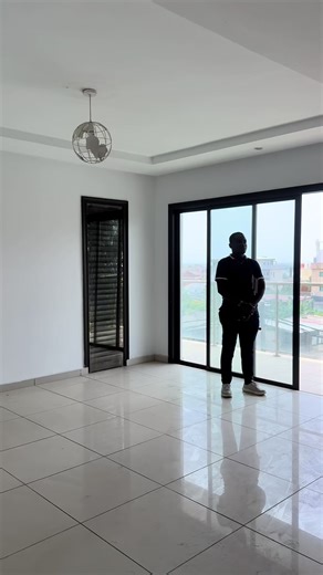 Faites attention! Vous allez voir tout á l’heure sa transformation c’est carrément autre chose 🥰😍🥰#debloquemesvue🥲🙏🏽 #decorationinterieur #maison #interiordesign #decoration @Blissbymaefia @Blissbymaefia @Blissbymaefia