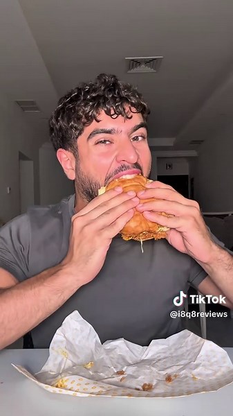 1 KD vs. 4 KD Chicken Fillet 🔥🇰🇼 Which is Better? - #fyp #food #kuwait #restaurant #الكويت