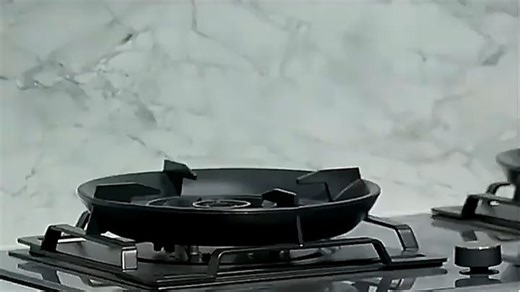 推荐轻松打造未来感厨房，告别油烟困扰，卡萨帝AI烹饪助你秒变大厨！智能菜谱自动匹配，全程语音指导，煎炒烹炸轻松上手。开放式厨房也能清爽自在，享受烹饪乐趣，家人互