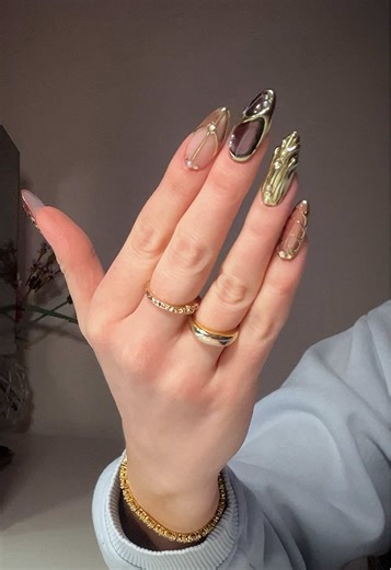 Isolated Gold Chrome Nail Design for Beginners