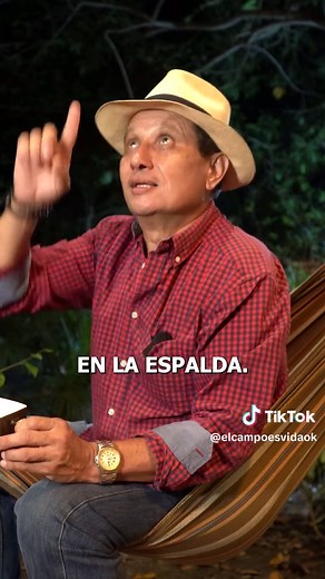 Si esuchas el canto de una mujer, corre #campo