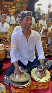 Inilah Tukang Ceng Ceng ter-art dari Sekaa Gong Gelung Agung Tampaksiring saat ngayah di Pura Desa lan Puseh Desa Adat Padangtegal. #gambelanbali #ubud #padangtegal | Jelajah Budaya Bali