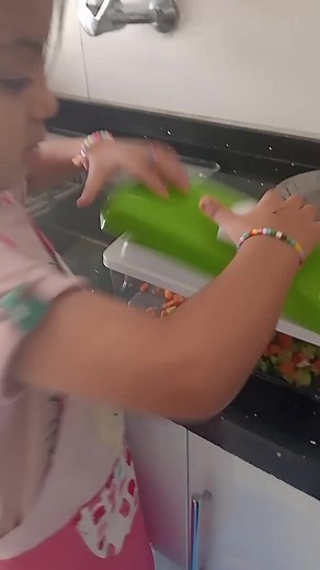 Effortless Vegetable Chopping with a Manual Chopper