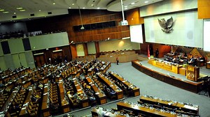 Anggota DPR Dilarang Bawa Senjata Api Tapi Boleh Main Sinetron