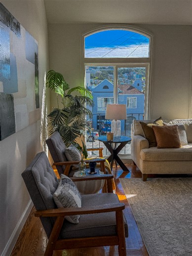 ON THE MARKET IN SAN FRANCISCO $1,150,000 3 Bedrooms | 2.5 Baths | 1,400 Sqft Comment or DM me “2115P” for details and private tour info. ABOUT THE HOME • Charming Parkside single-family home • Functional layout for comfortable living • Bright living & formal dining areas • Cozy breakfast room & spacious kitchen • Flexible bedrooms for guests or home office • Lower level with family room & bonus space • Wet bar & additional bedroom downstairs • Direct backyard access for indoor-outdoor flow • Sp