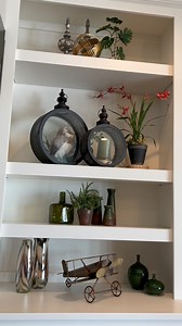 This den is ready for SPRING! 😍 Who else has stored their winter and embraced their spring? 🌼🌸🌷 | Elegant Living