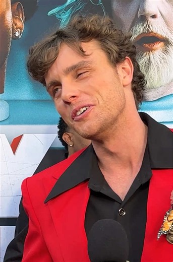 Cameron Scott Roberts is an actor and musician who stars as Jack Kirsch in the theatrical reboot Scary Movie and he is a vibe, bro was on a full on Pachuco Style fit paying homage to Mexican OGs, bro is going places, and of course, he had to play my viral game…he surprised me with a little something extra i didn’t expect 🇸🇻 🇲🇽 #scarymovie @scarymovie #tiktokfreshfindscontest