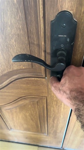 Therma tru lock, how to use a three point lock #locksmith #threepointlock #howto