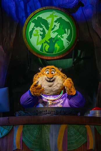 Just got a wild sneak peek at the all-new Zootopia: Better Zoogether! show at Disney Parks Disney’s Animal Kingdom 🦊🎉 👓 Carrot Vision glasses? 🎤 A new host (hello, Heidi Howler!) 🎶 A Gazelle finale dancing Clawhauser? 💥 One unforgettable Zoogether Day celebration! This vibrant new 4D experience opens November 7th and trust us, it’s one you won’t want to miss! | Cupcake Castles Travel Company