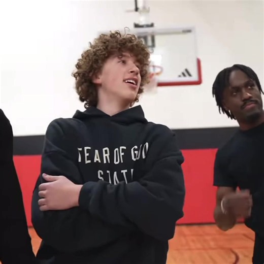 swimming wit the fishes 🐟🐟 #nelsonneumann #nelsontheprodigy #nelsonneumannedit #viral #fyp @Nelson @Mama Neumann