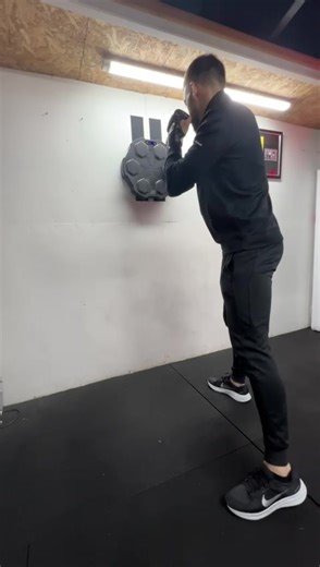 One of our professional sponsors @johnboyd_ getting in the grove and their joints strengthened up again after a little recovery period. Big year ahead for all our 4 HUGE sponsors and we couldn’t be more excited to see them all in action! 🥊 to purchase one of you’re own click the link attached! #musicboxingmachine #boxing #boxingtraining #homeworkout #fitness