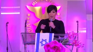 526K views · 10K reactions | Muchas veces cuando decidimos creer en lo que nos promete Dios, la gente puede hacernos dudar con sus opiniones, pero si nuestra Fe es realmente fuerte nada ni nadie debe quebrar nuestra voluntad. No escuches lo que dicen las personas a tu alrededor, porque sólo tú sabes lo que el Señor ha destinado para ti. | Pastora Laura Cardenes | Facebook