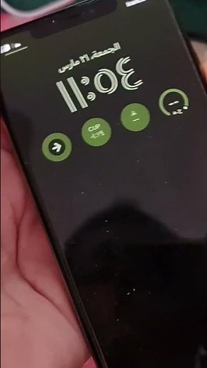 How to change the iPhone lock screen clock and customize its color, size, position, style, font,...