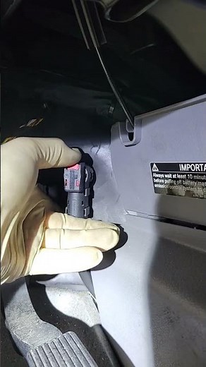 Disconnect battery on a Sprinter