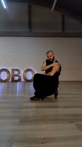 19K views · 774 reactions | Acum 1 an și 2 luni reîncepeam să dansez la mine la cursuri după o pauză foarte mare de câțiva ani. Atunci am predat această coregrafie! Astăzi am reluat-o și am dansat-o din nou și m-am simțit la fel de bine ca anul trecut când “am debutat” :) Vă aștept și pe voi să dansam împreună la cursul meu de STAGE CHOREO, în fiecare miercuri & joi de la 19:00 la @cobodancecenter . Big hug ❤️ | Bogdan Boanta | Facebook