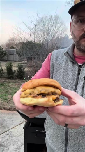 Smashburgers done right @Sellersbbq fired up the Mastercook plancha over @thegoodcharcoal for crispy edges, juicy centers, and that pure charcoal flavor Good Burgers Deserve Good Charcoal