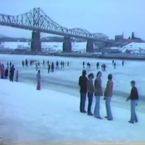 115K views · 1K reactions | DID YOU WALK ACROSS? ❄️It was January of 1977. The entire city knew you could get from Cincinnati to Covington without using a bridge. Relive the brutal winter of 1977: https://bit.ly/2KQZrKz | WLWT | Facebook