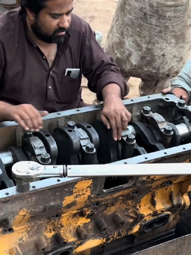 Reparación de motores en Pakistán: Devolviendo el latido #reparación #mecánico #restauración #descubrimiento #conocimiento