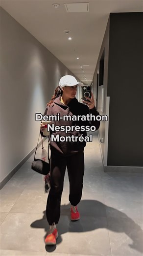 Aujourd’hui j’ai accomplis un objectif que je croyais impossible quand j’ai débuté le course à pieds, franchir la barre des 5min/km sur mon demi-marathon! Merci 1000x à @Nespresso pour l’invitation au 21kMontréal vous m’avez permis de commencer ma saison de course en force!! Clairement mon outfit Lululemon était dans le thème ☕️👟 #caféfonctionnel #momentsnespresso #nespressocafé
