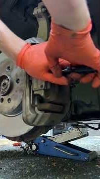 BMW F10 front brake caliper anti rattle clip install / retaining clip