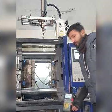 Robot install with Injection Molding machine
