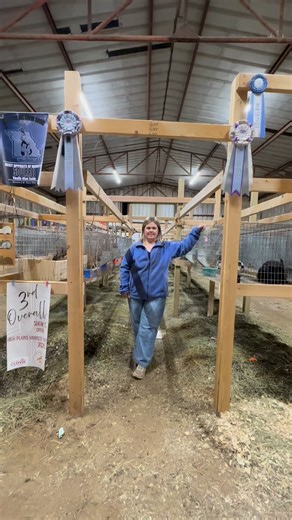 Here is an answer for how we set up FWFR | Hub City’s hanging cages- keep it simple! It’s truly nothing more than 2x4s, brackets and baling wire. #arbashowrabbit #arbabreeder #fwfr #showrabbit #meatrabbits #satinrabbit #ARBA | Fort Worth's Finest Rabbitry