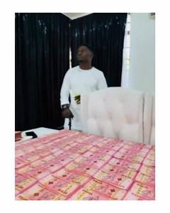 Baada Ya Video Kusambaa Mtandaoni Kuwa Mwamba Ana Pesa Fake Si Real Sasa Ametushow How He Is A Boss | Banza Media