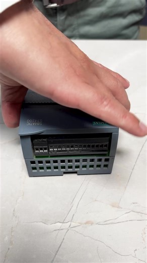 ¿Estás preparado para trabajar con PLCs? Si no lo estás, esto es para ti. Te invito a nuestro PLC Week, un entrenamiento 100% virtual de 4 clases, que se realizará del 26 al 29 de enero. Si no tienes conocimientos avanzados, no te preocupes, te enseñaremos desde lo básico, paso a paso. ✅ Además, tendrás recursos de apoyo para practicar y, al finalizar el entrenamiento, recibirás un certificado de participación que respalde tu aprendizaje. Todo por una inversión minina de 9.90 USD 🔥 Haz clic en 