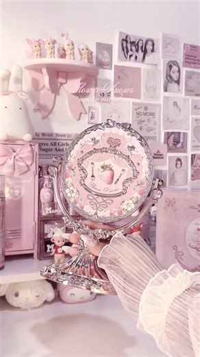 Bianca ♡ on Instagram: "Girlies, this is your sign to add the Flower Knows vanity mirror to your Valentine’s Day wishlist 💕✨ a must-have for GRWM, everyday makeup routines, aesthetic vanity setup, coquette aesthetic room decor, and perfect Valentine’s gift ideas. 🎁💝 #flowerknows #valentinedaygift #vanity #grwmmakeup #pinkaesthetic 🌸🎀💝 pink, pink aesthetic, pink desk setup, pinkgirl, coquette pink, pink lover, pink life, pink room, pastel pink, drea