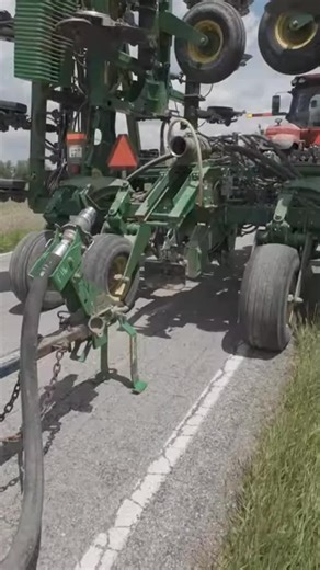 John Deere Pit-Stop Pro: Automatic Ammonia Tank Swaps