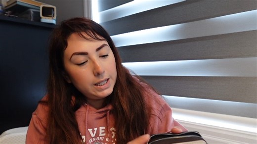 Watch Compact wallet with a GREAT zipper and LOTS of sleeves on Amazon Live