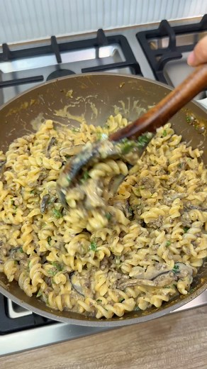 𝐇𝐨𝐥𝐢𝐝𝐚𝐲 𝐑𝐞𝐜𝐢𝐩𝐞 𝐈𝐝𝐞𝐚: 𝐂𝐫𝐞𝐚𝐦𝐲 𝐁𝐞𝐞𝐟 𝐏𝐚𝐬𝐭𝐚 300 grams fusilli pasta salted water for boiling 500 grams ground beef 1-2 tbsp butter 4 cloves garlic, chopped 1 medium onion, chopped 2 tbsp tomato paste 1 tsp Italian seasoning 3/4 cup pasta water 1 cup all purpose cream 1 cup fresh or evaporated milk 1 pc beef cube 1 cup cheddar cheese, grated 1/2 cup chopped parsley parmesan cheese 1. Cook the pasta according to package instructions. 2. In a skillet, add the ground beef.