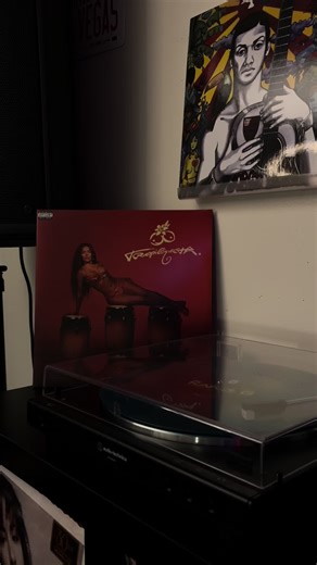 @Karol G “Amiga Mía” On #vinyl #karolg #karolgtropicoqueta #amigamía