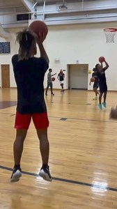 How is your shot flow? 👀👇 Shot flow is CRUCIAL for your success. It allows you to get your shot off quickly and efficiently. Without good flow, rotating defense can get to you quicker and alter your shot. Tag a teammate that needs this! #HoopStudy #basketballtraining #nba | HoopStudy